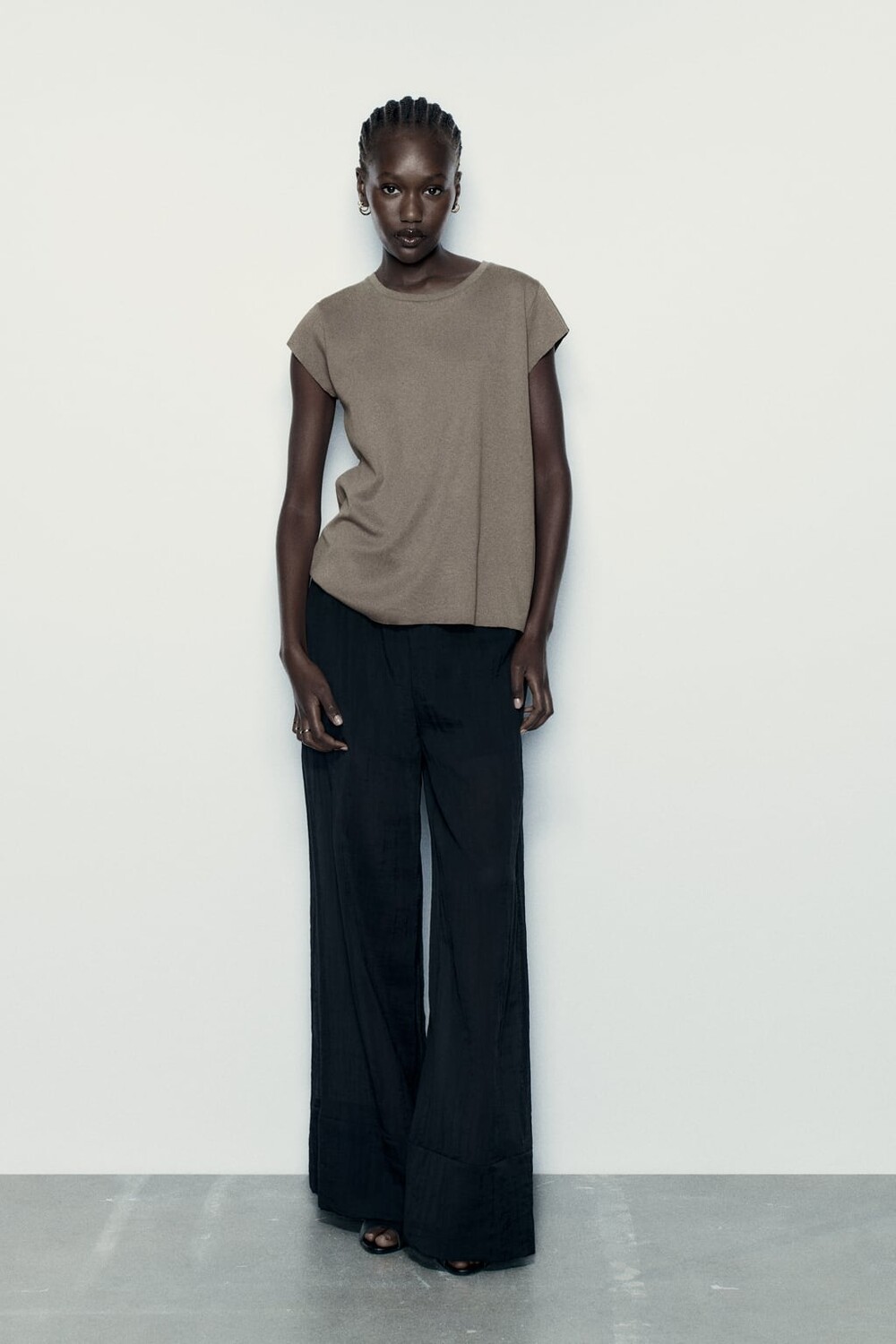

Футболка из легкого хлопка в ребрику ZARA, норковый