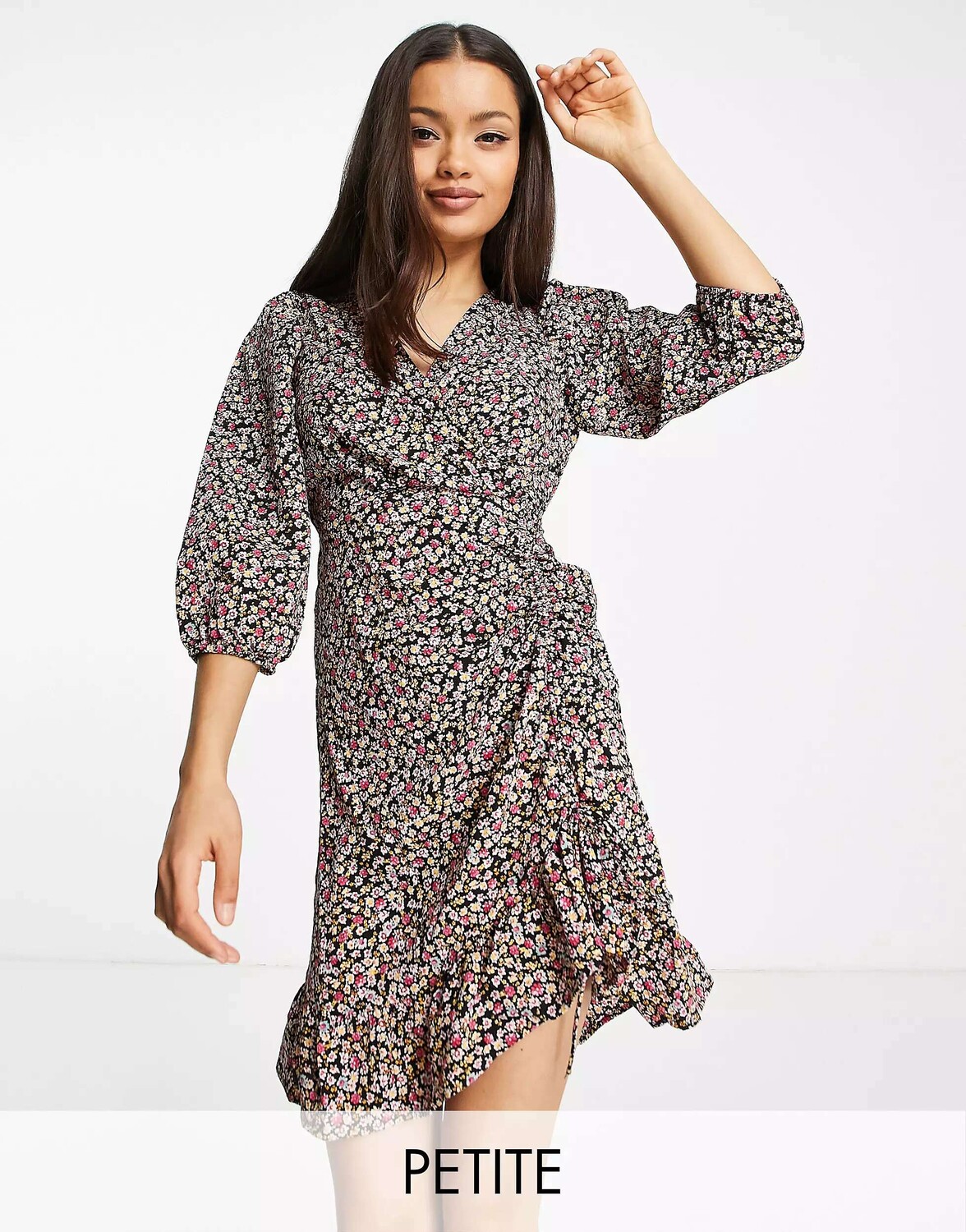 

Платье мини с v-образным вырезом и сборками Vero Moda