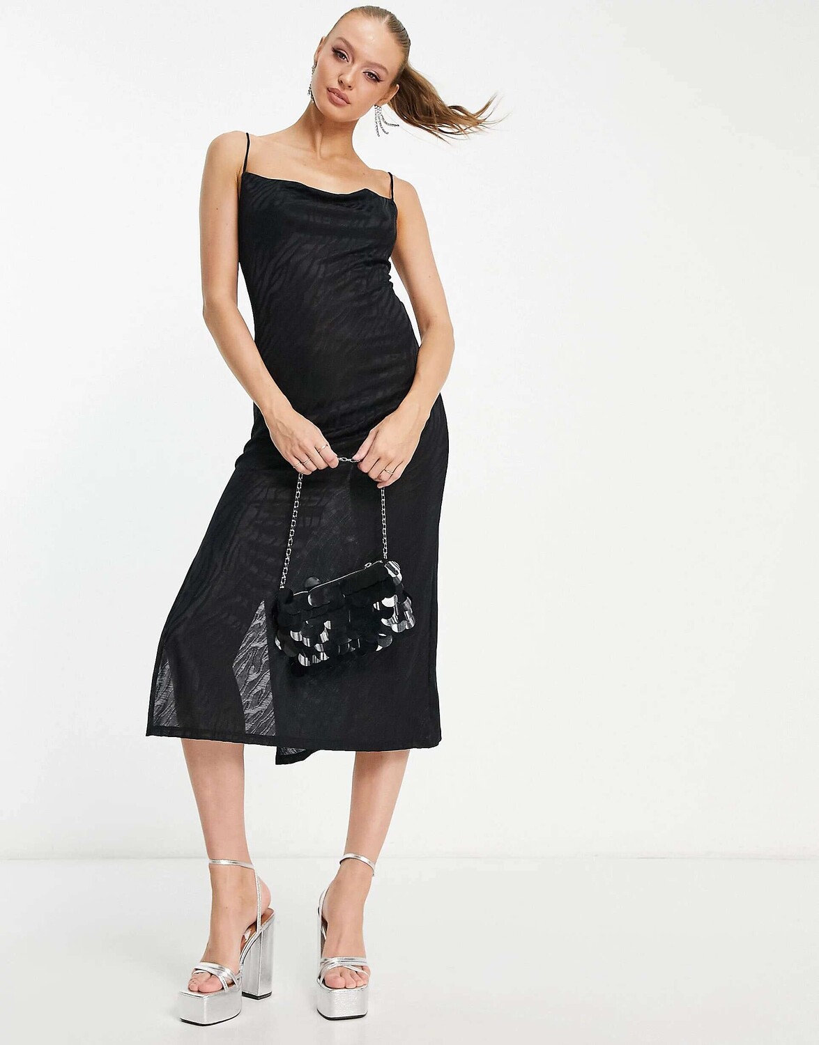 

Черное платье миди с бретелями Miss Selfridge