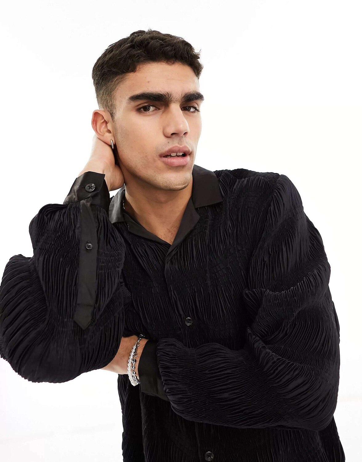 

Черная непринужденная рубашка с текстурированной плиссой ASOS