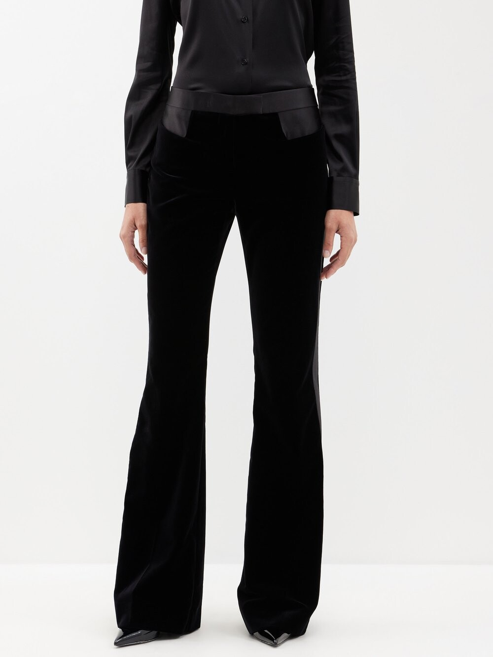 

Расклешенные бархатные брюки-смокинг с атласной отделкой Tom Ford, черный