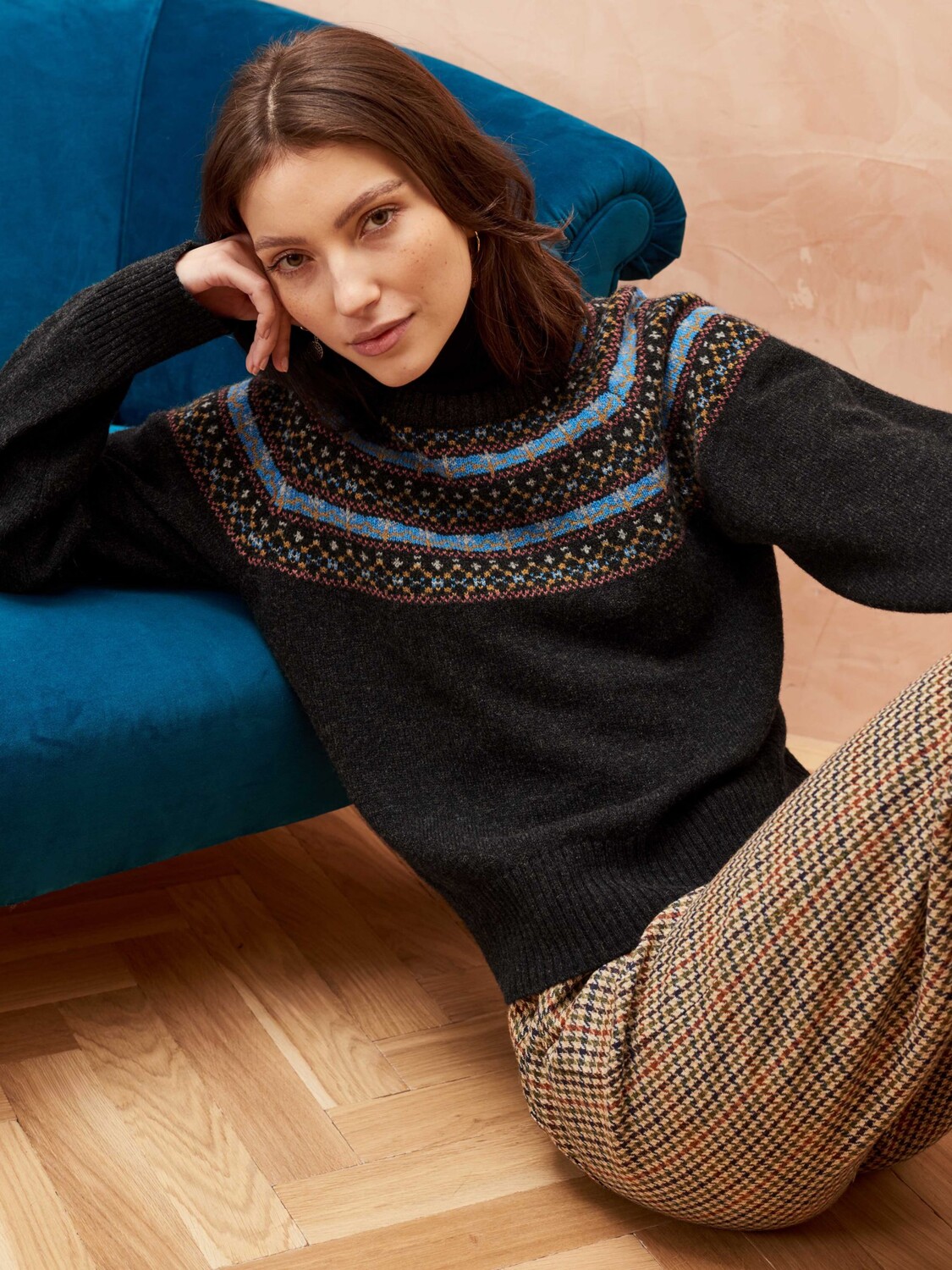 

Джемпер с кокеткой Fair Isle из шерсти мериноса Brora, уголь/мульти
