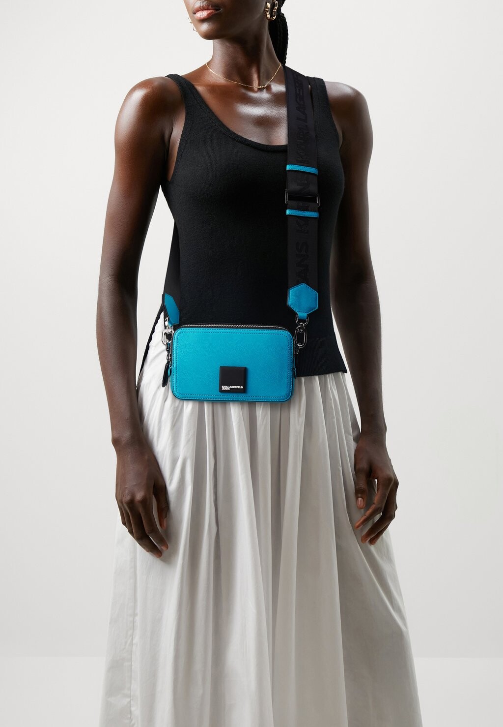 

Сумка Karl Lagerfeld Jeans НАШИВКА НА СУМКУ TECH CAMERA, цвет caribbean sea