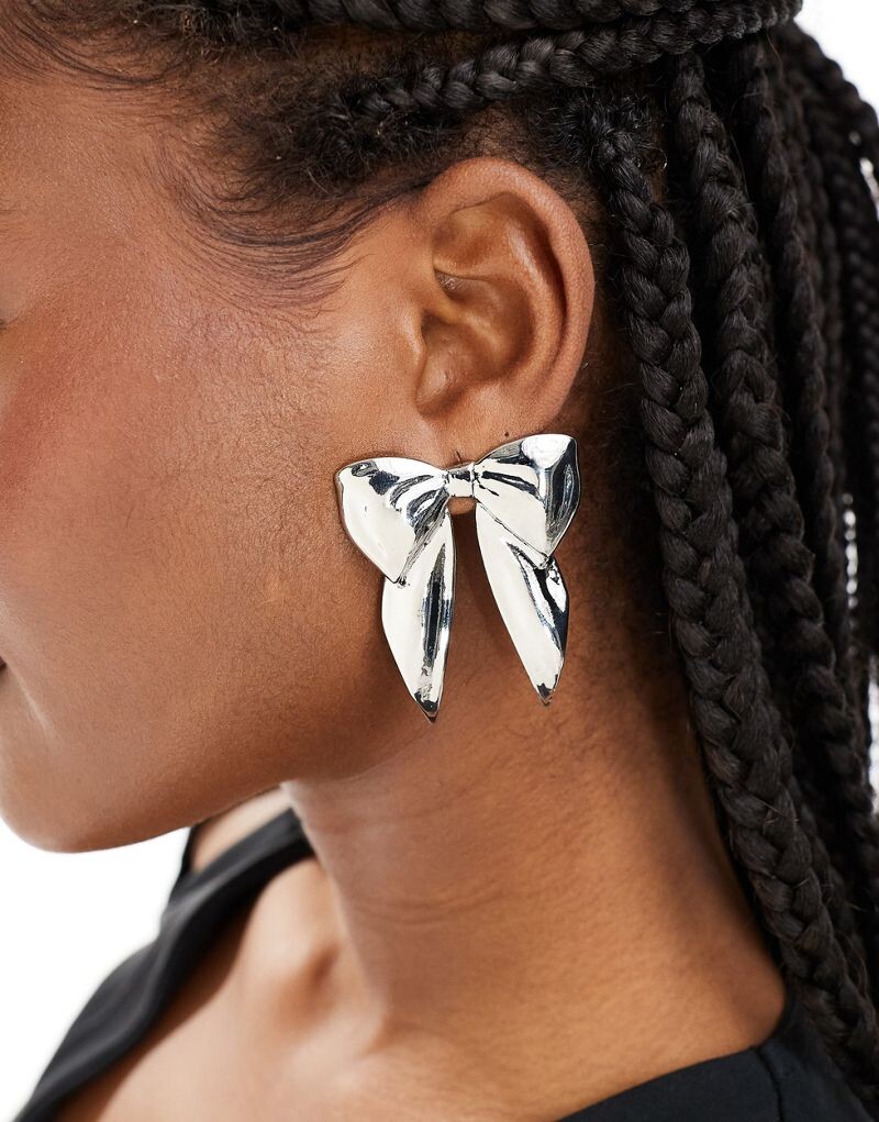 

Крупные серебряные серьги-гвоздики с бантом ASOS DESIGN