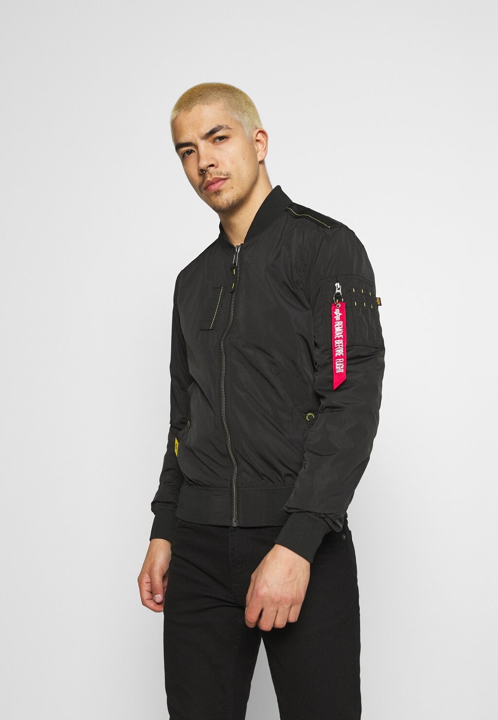 

Куртка Alpha Industries PARACHUTE, черный
