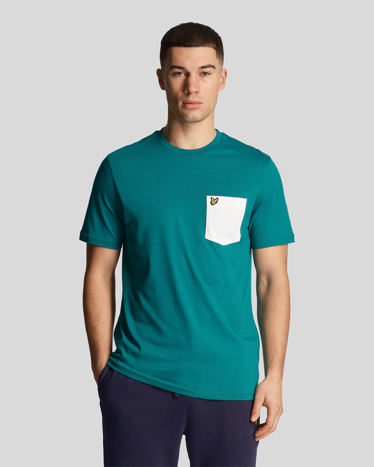 

Футболка зеленогобелого цвета с контрастным карманом Lyle & Scott, зеленый