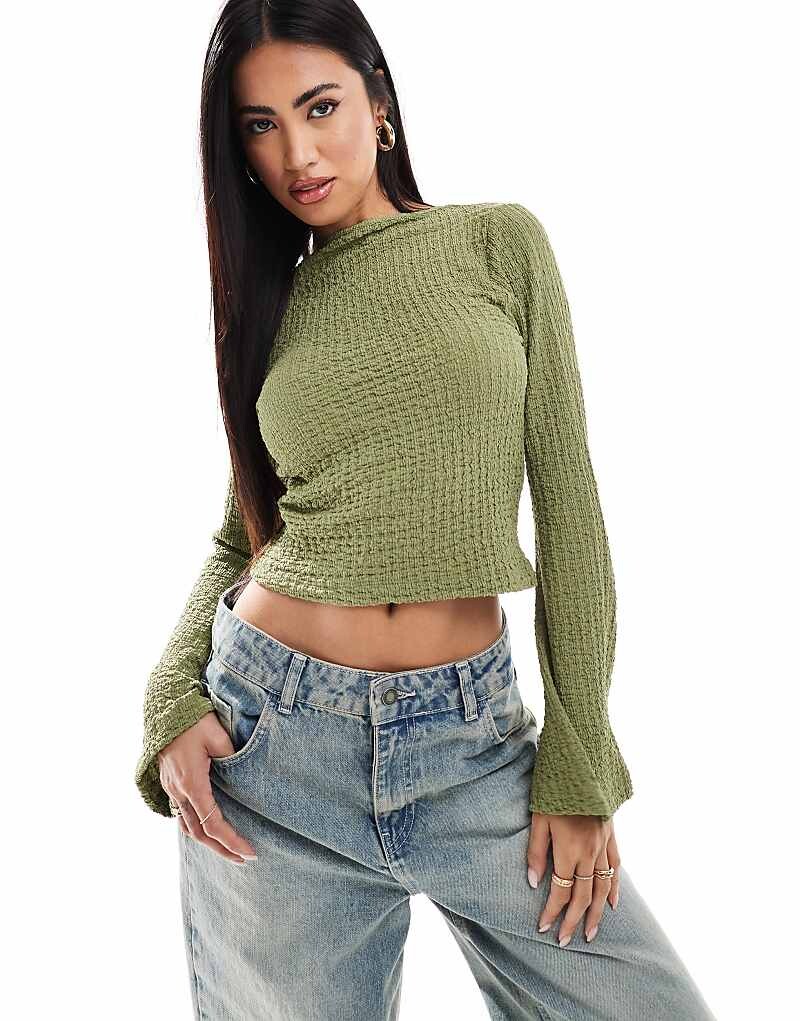 

Текстурный топ цвета хаки с открытой спиной и расклешенными рукавами ASOS DESIGN