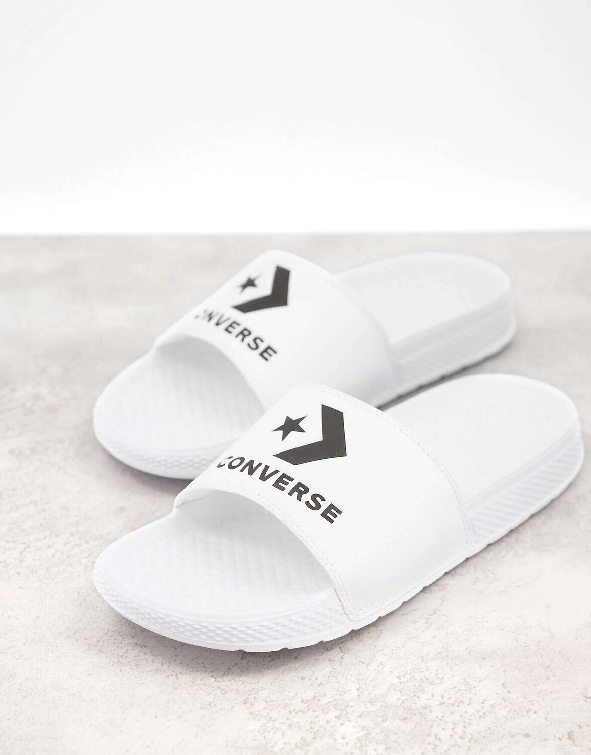 

Белые шлепанцы Converse