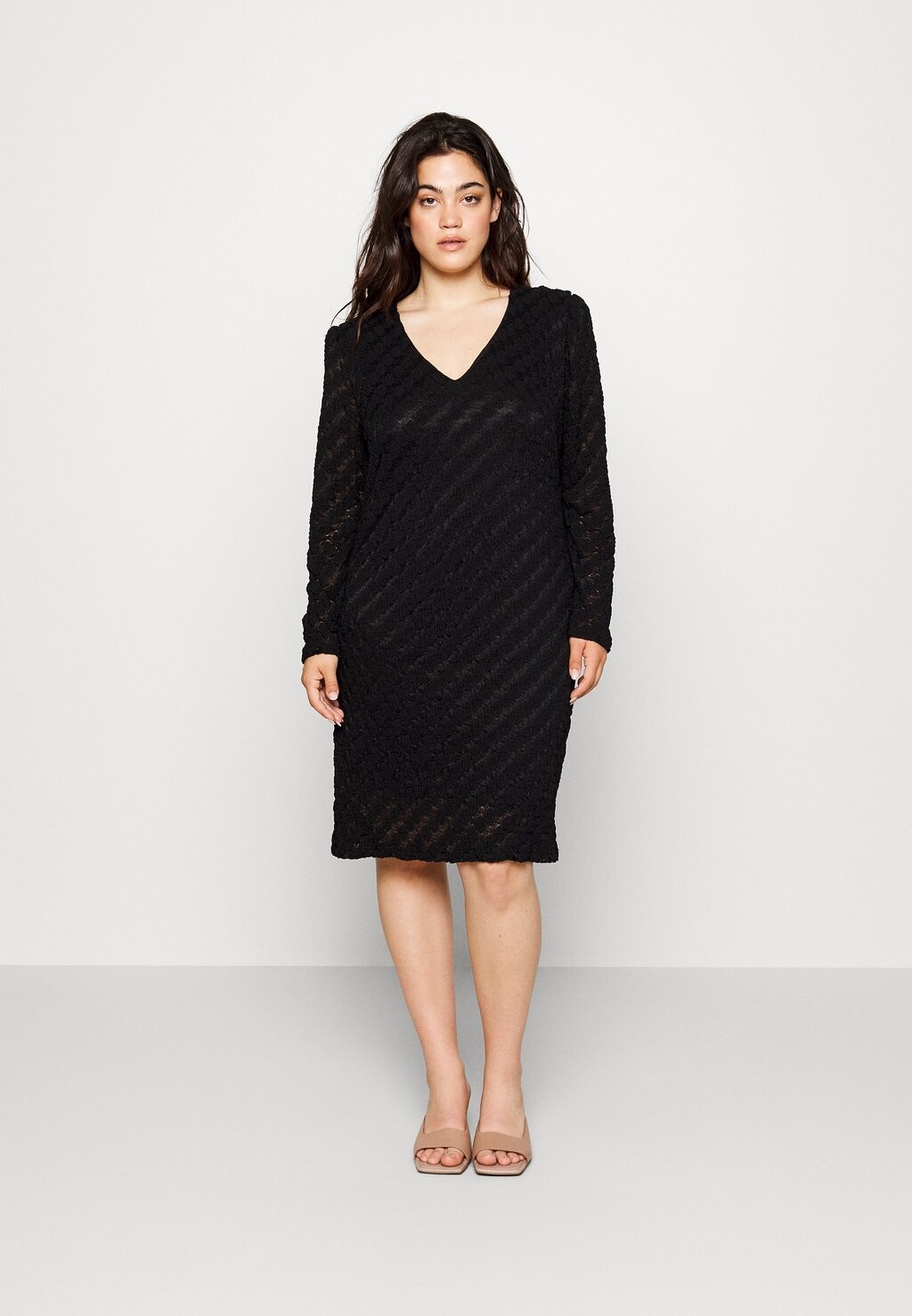 

Платье-футляр Oncrie V Neck Dress ONLY Curve, черный