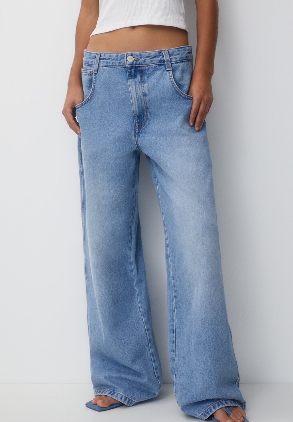 

Расклешенные джинсы PULL&BEAR