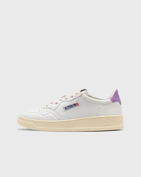 

Кроссовки Autry Action Shoes Wmns Medalist Low, цвет leat/leat wht/engl lav