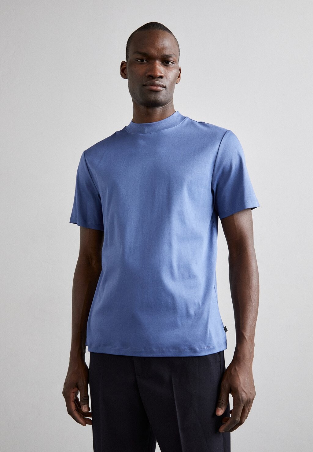 

Футболка базовая ACE MOCK NECK J.LINDEBERG, цвет bijou blue