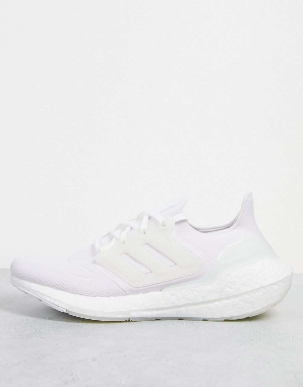 

Белые кроссовки adidas Running Ultraboost 22