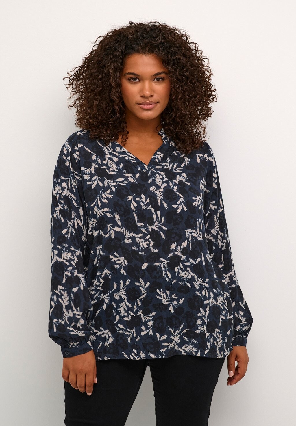 

Блузка Kaffe Curve KCMALANA AMI, цвет blue flower print