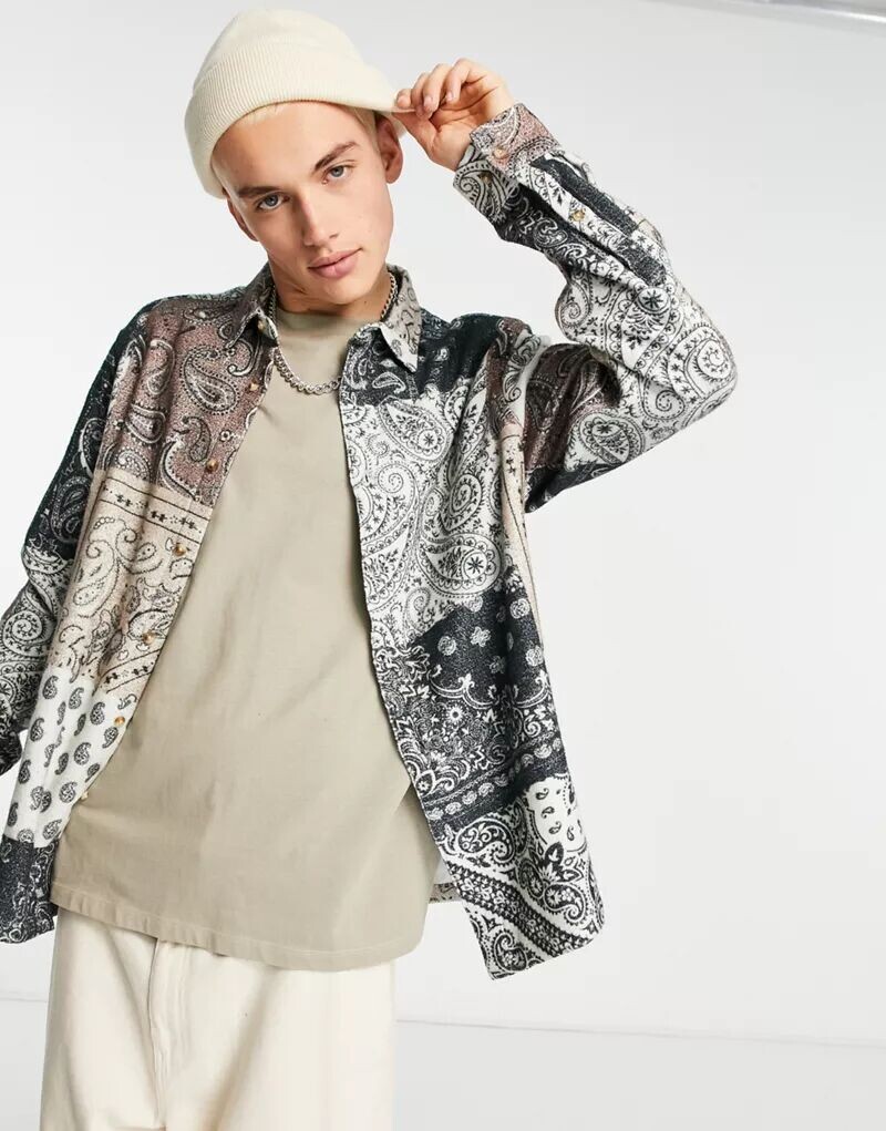 

Серая футболка-бандана с узором пейсли ASOS