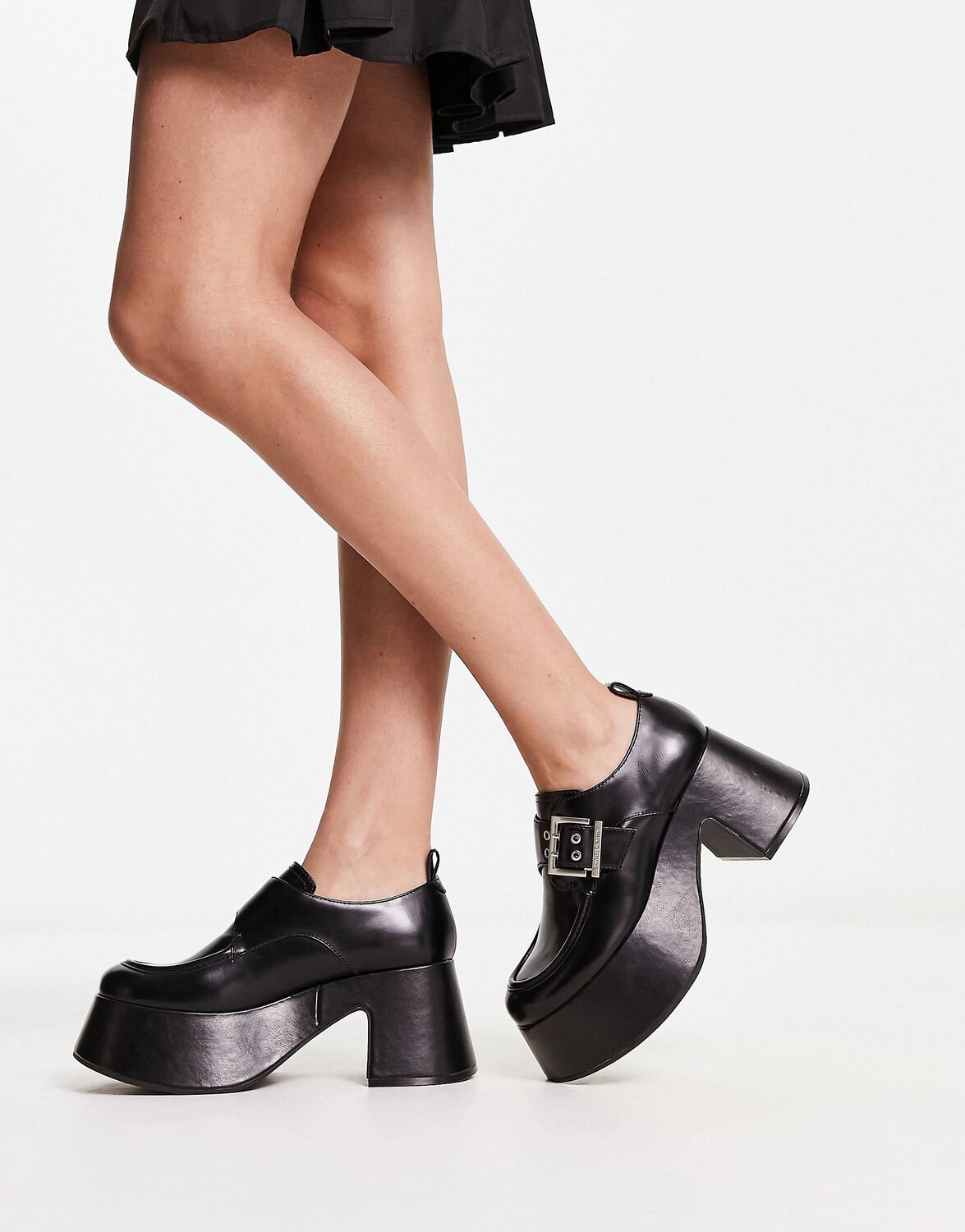 

Черные лоферы на платформе с пряжкой Charles & Keith