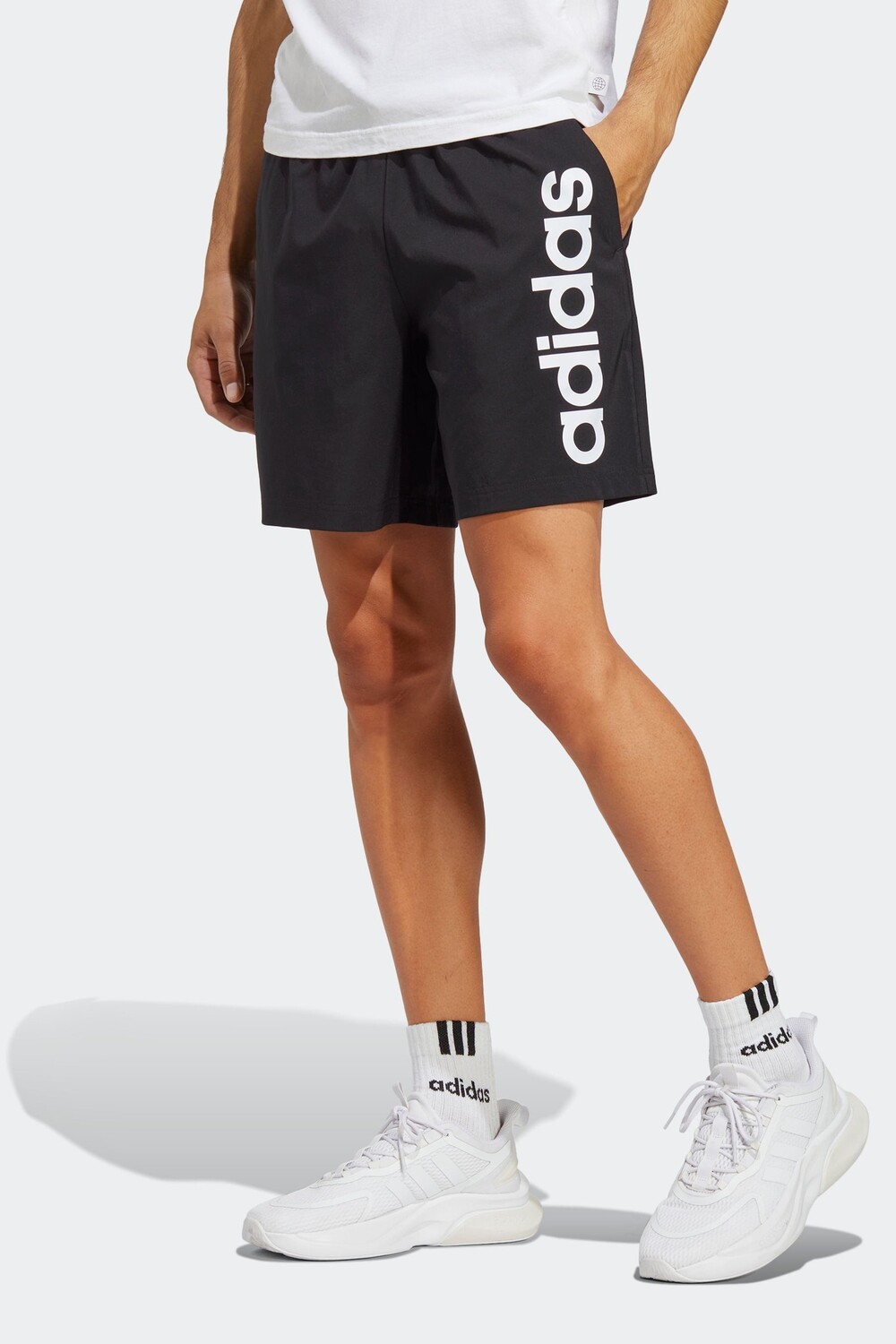 

Шорты Sportswear Essentials Chelsea с логотипом adidas, черный