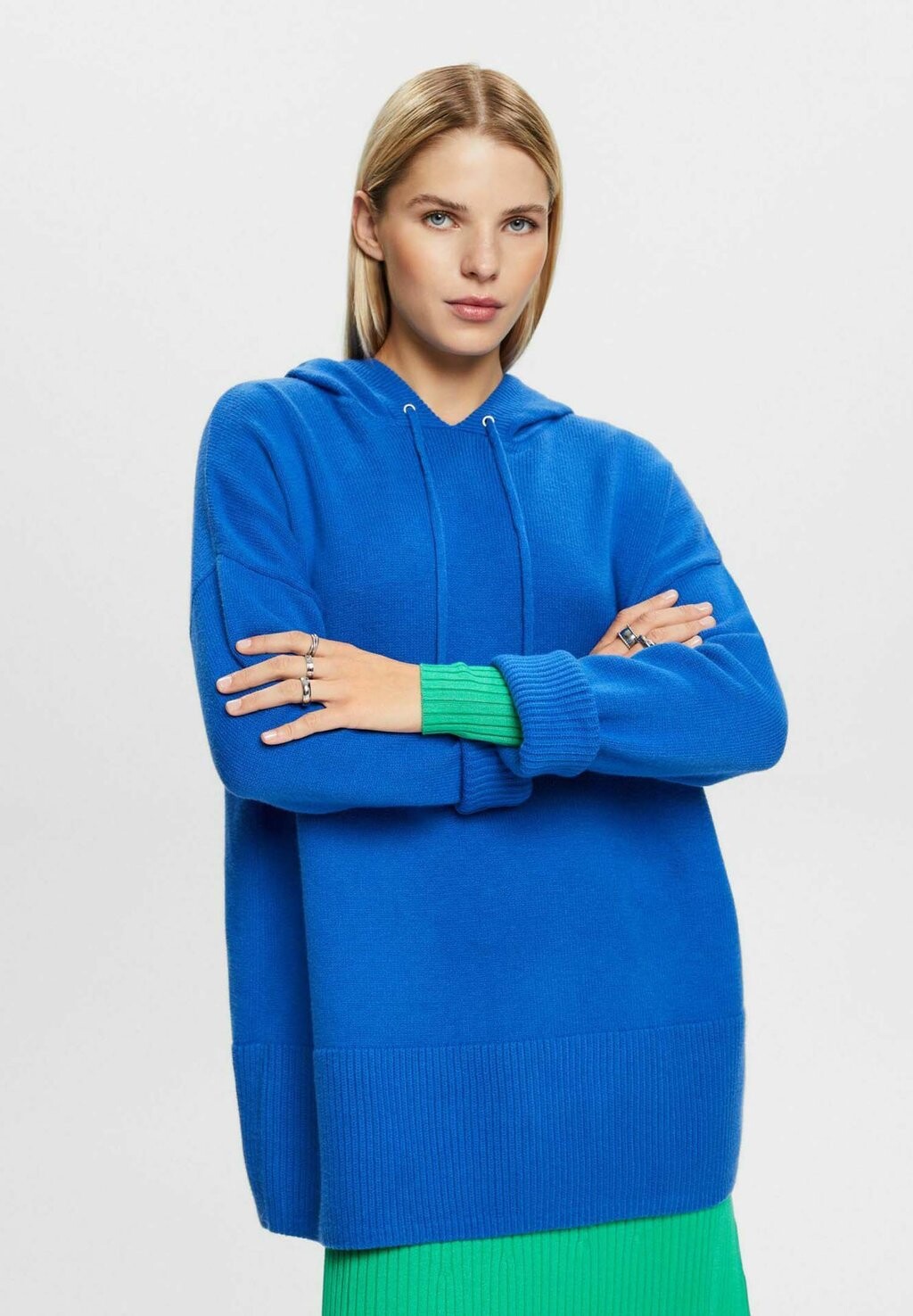

Свитшот Esprit ДЛИННАЯ КАПЮШОНА, цвет bright blue