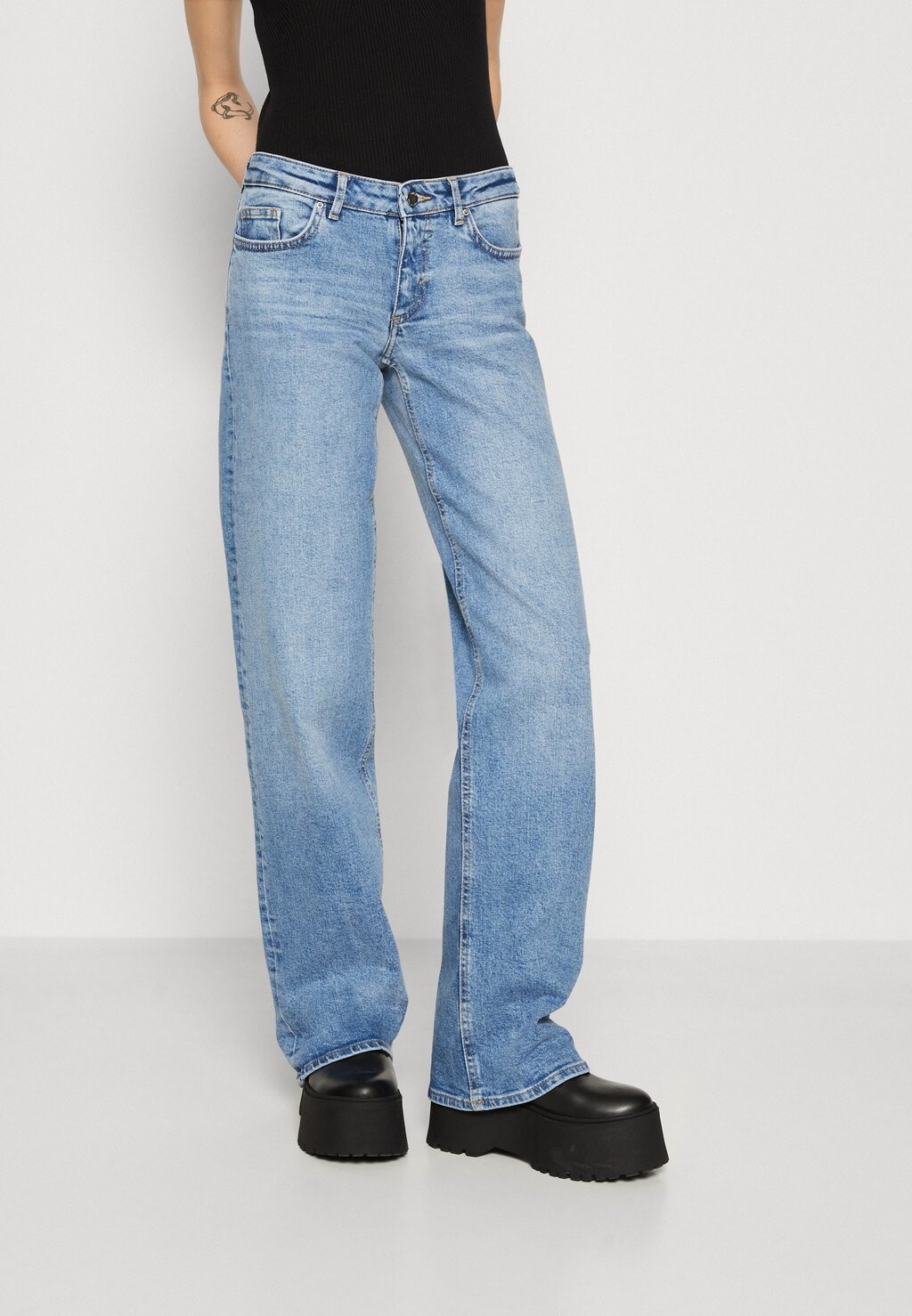 

Джинсы-сигареты Onljuicy Wide Leg ONLY, цвет light blue denim