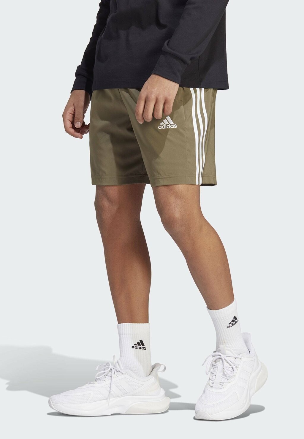 

Спортивные шорты Adidas