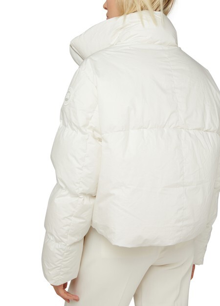 

Гранатовый пуховик Canada Goose