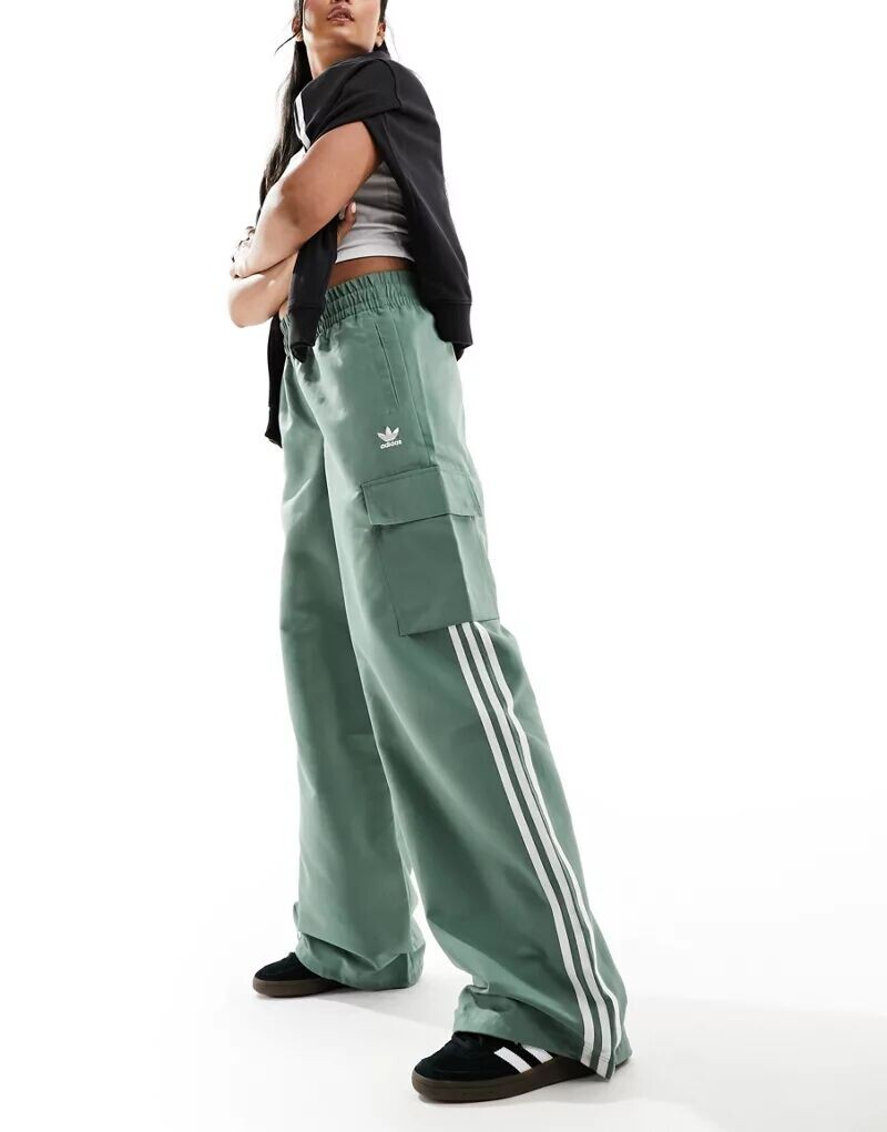 

Брюки карго цвета хаки с тремя полосками adidas Originals