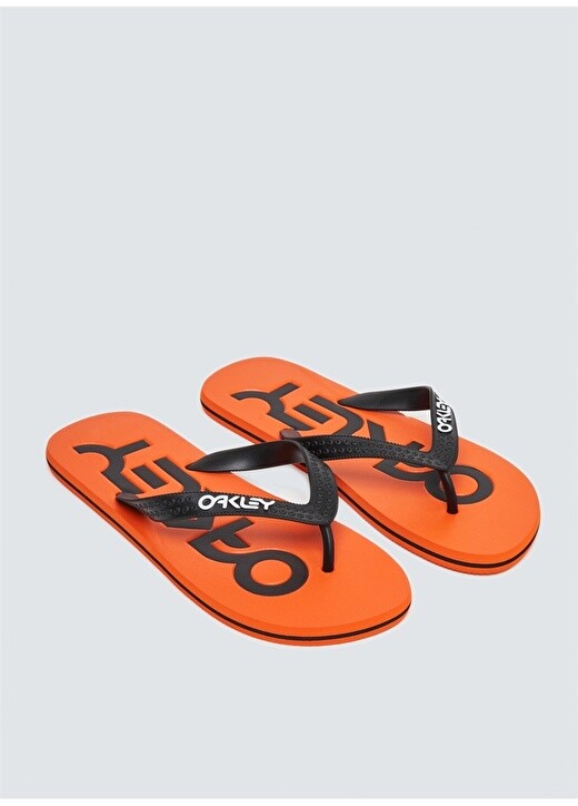 

Тапочки Oakley