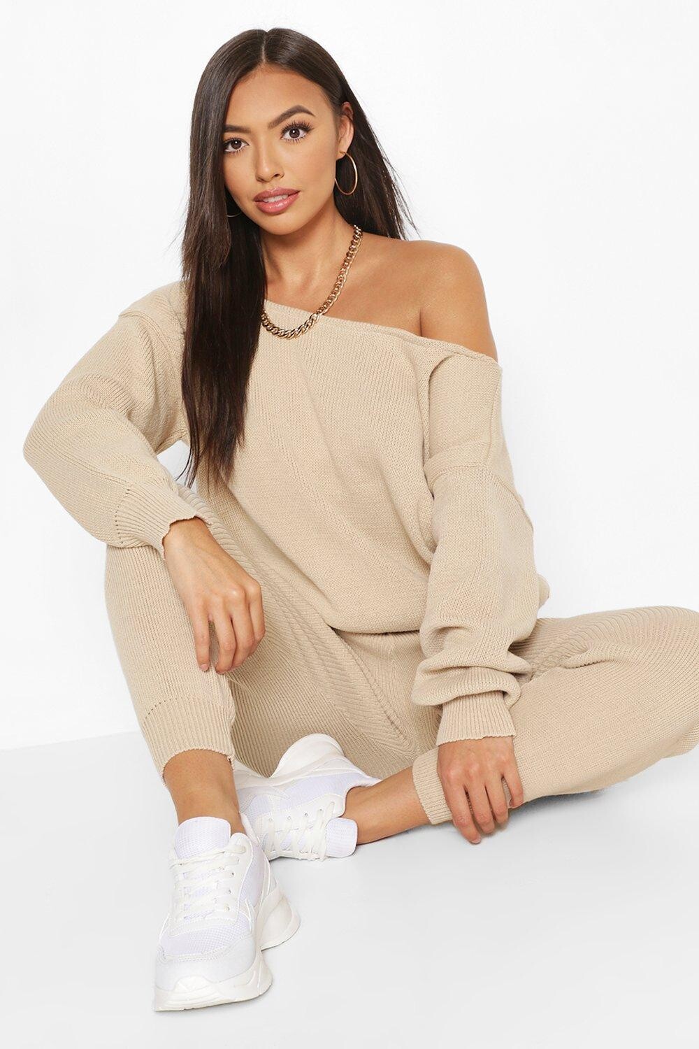

Трикотажный спортивный костюм с вырезом лодочка Boohoo, серый