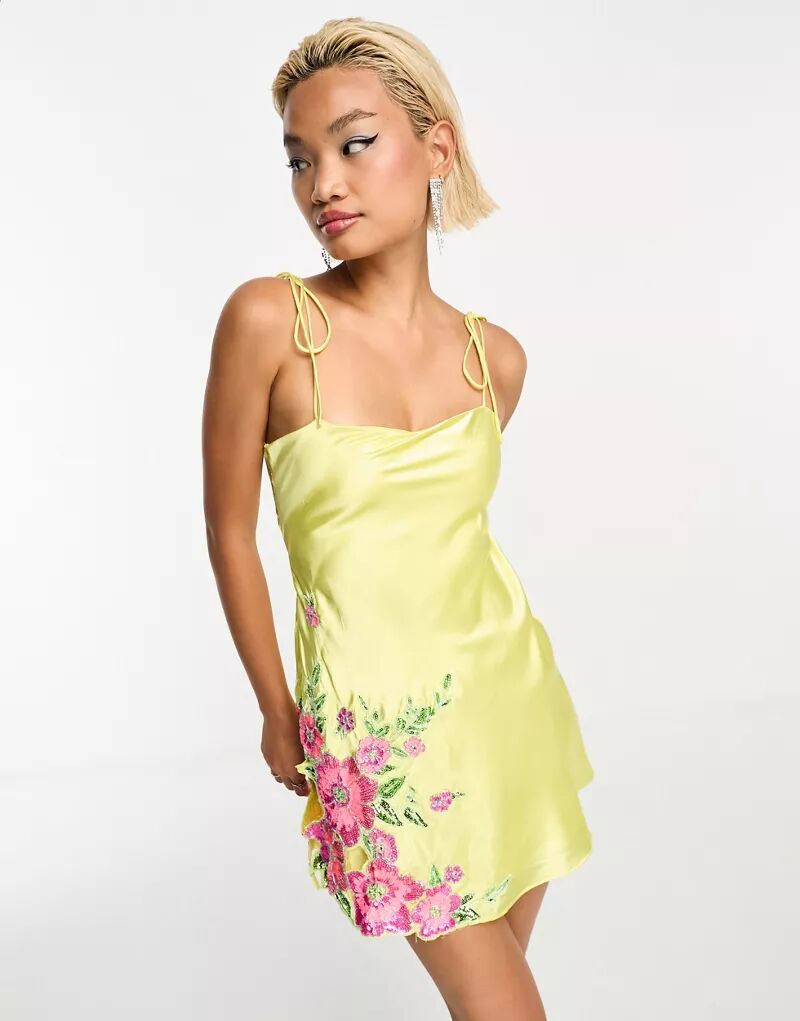 Желтое атласное мини-платье ASOS с цветочной аппликацией