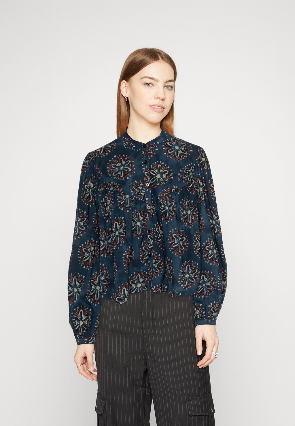 

Блузка PINTUCK YOKE GATHERING Scotch & Soda, боковая блокировка морского цвета