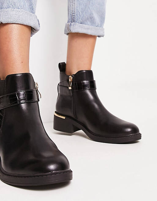 

Черные ботинки на плоской подошве New Look Wide Fit с пряжкой