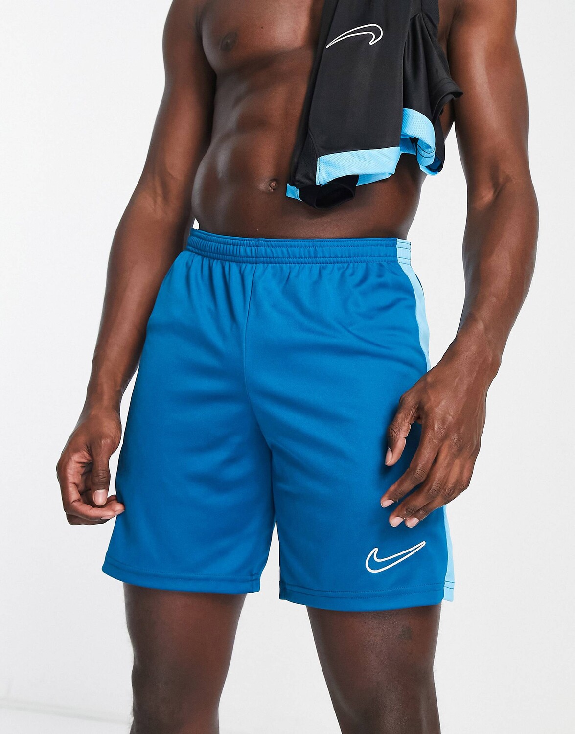 

Бирюзовые шорты со вставками Nike Football Academy Dri-FIT