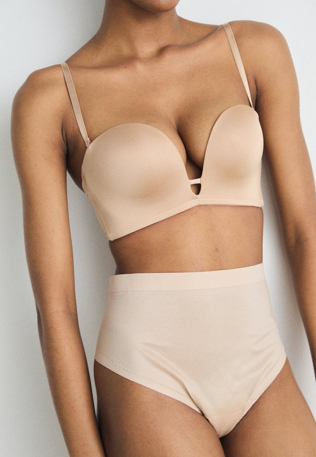 

Корректирующее белье THINSTINCTS 2.0 THONG Spanx, бежевый