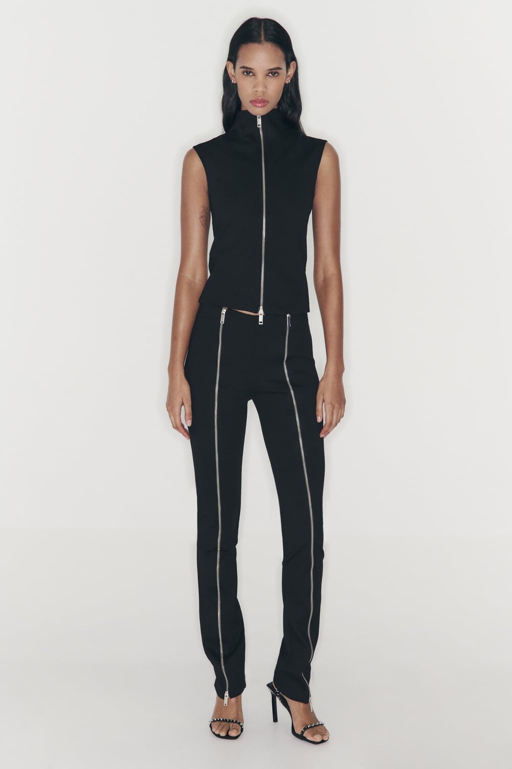 

Приглаженный топ на молнии ZARA, черный