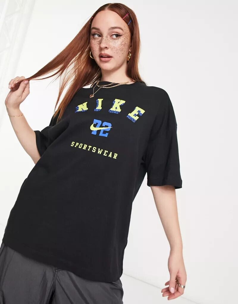 

Черная футболка с логотипом Nike Sportswear College