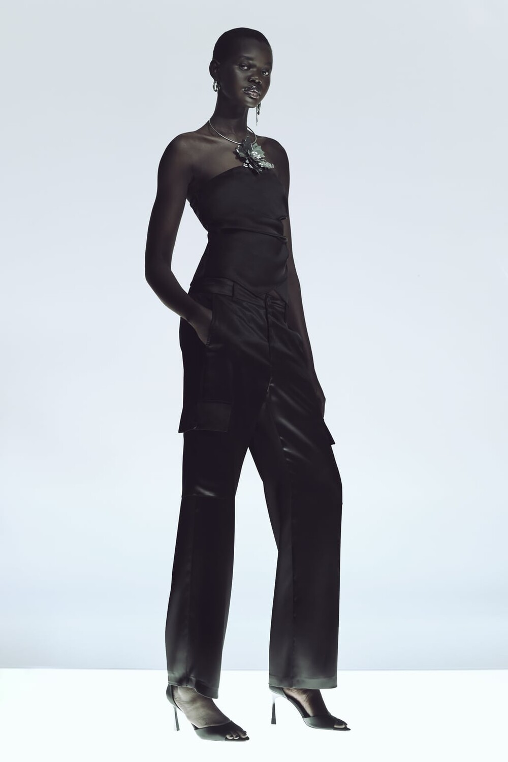 

Атласный топ без бретелек ZARA, черный