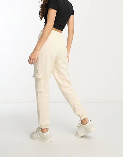 

Бежевые брюки карго с карманами River Island Petite, Бежевый