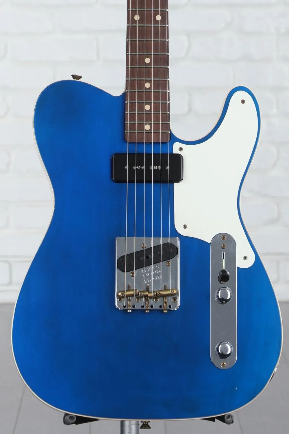 

Fender Custom Shop Limited Edition P-90 Mahogany Telecaster Journeyman Relic — яркий сапфировый металлик