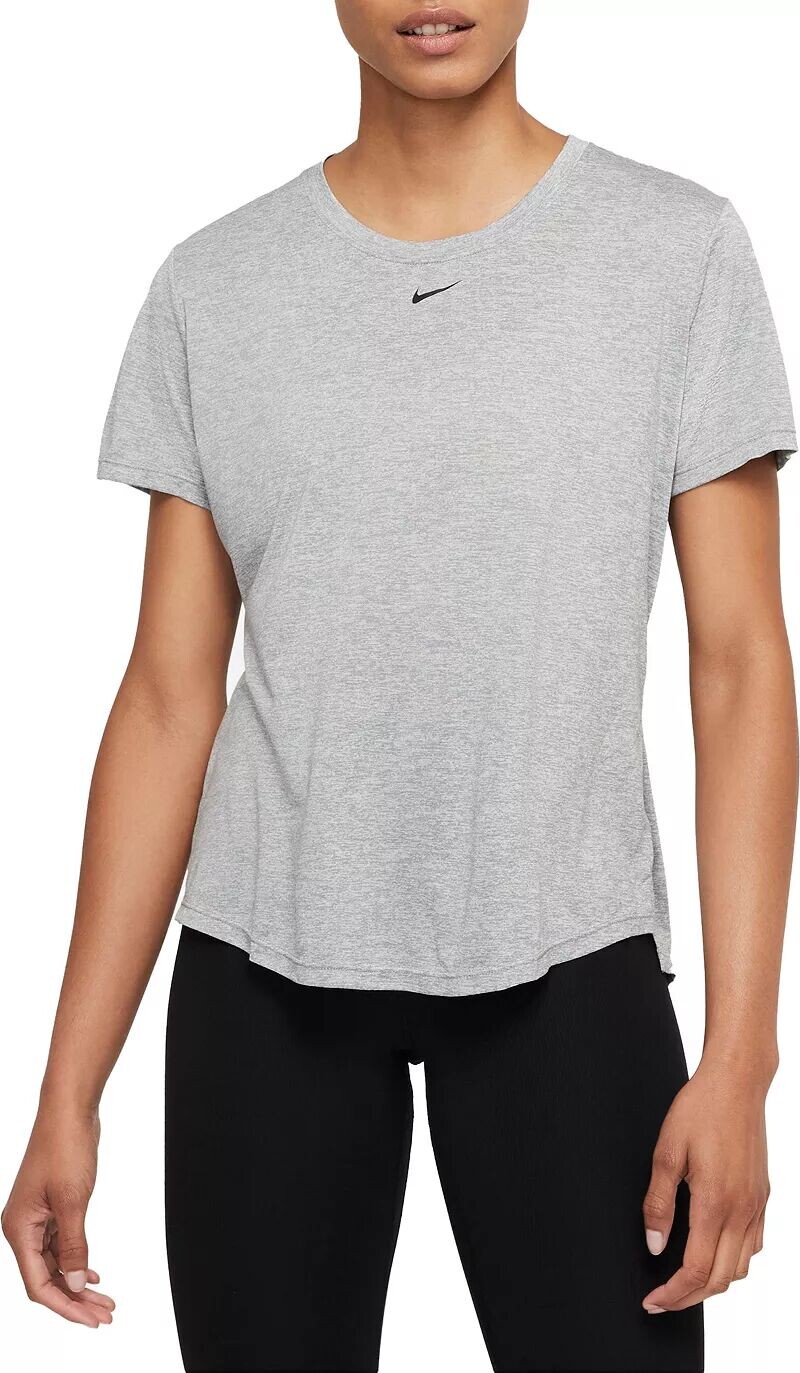 

Женская футболка стандартной посадки с короткими рукавами Nike One Dri-FIT