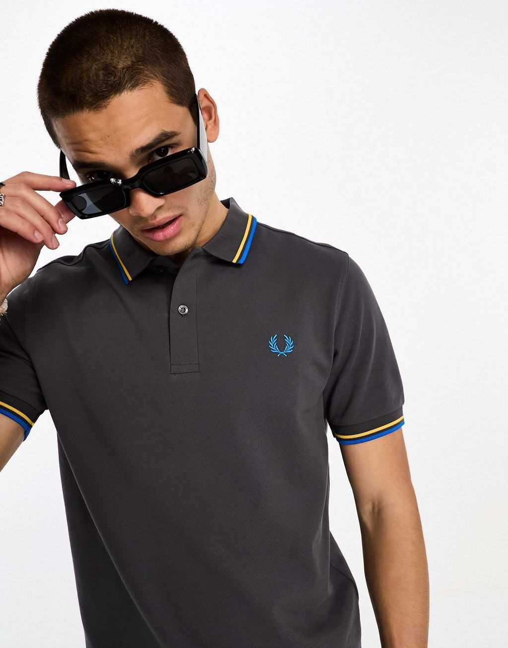 

Темно-серая рубашка-поло с двумя окантовками Fred Perry
