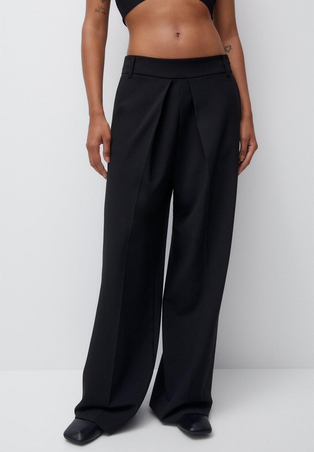 

Брюки CROSSOVER DARTED-SMART PULL&BEAR, цвет black