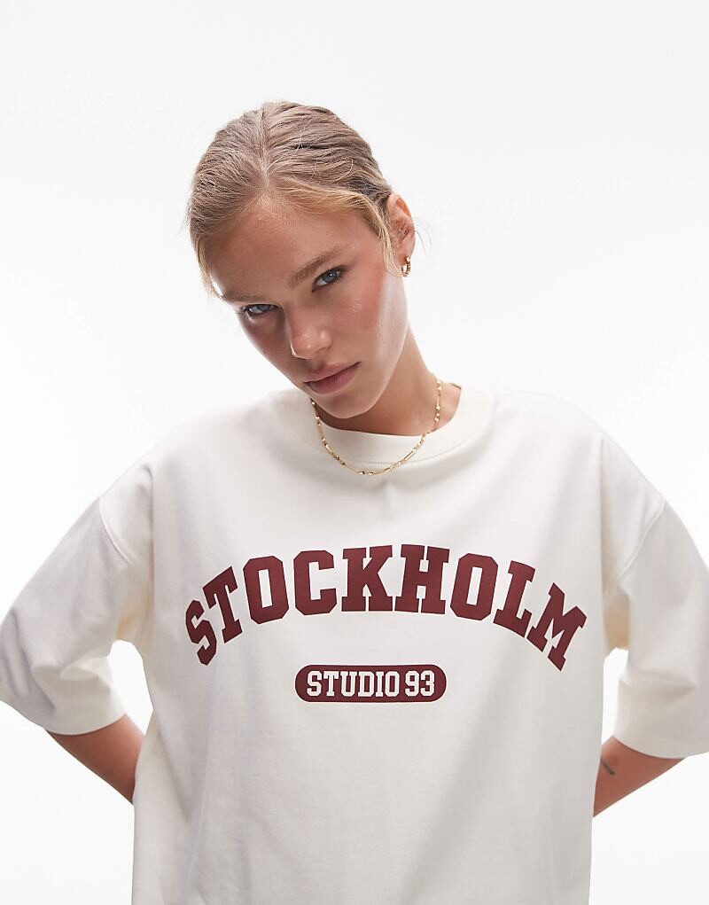 

Topshop – футболка цвета экрю со слоганом «Стокгольм»