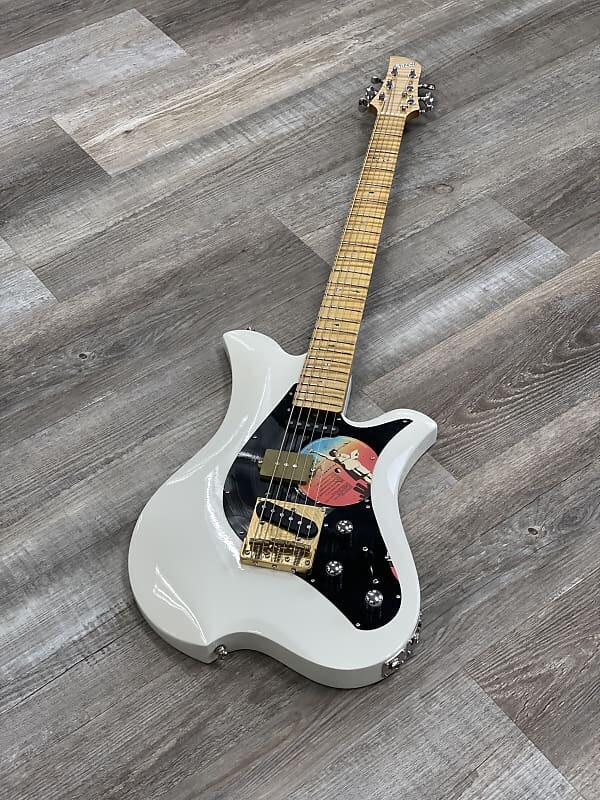 

Электрогитара Bacci Leonardo Funk Machine Baritone Guitar Vintage White