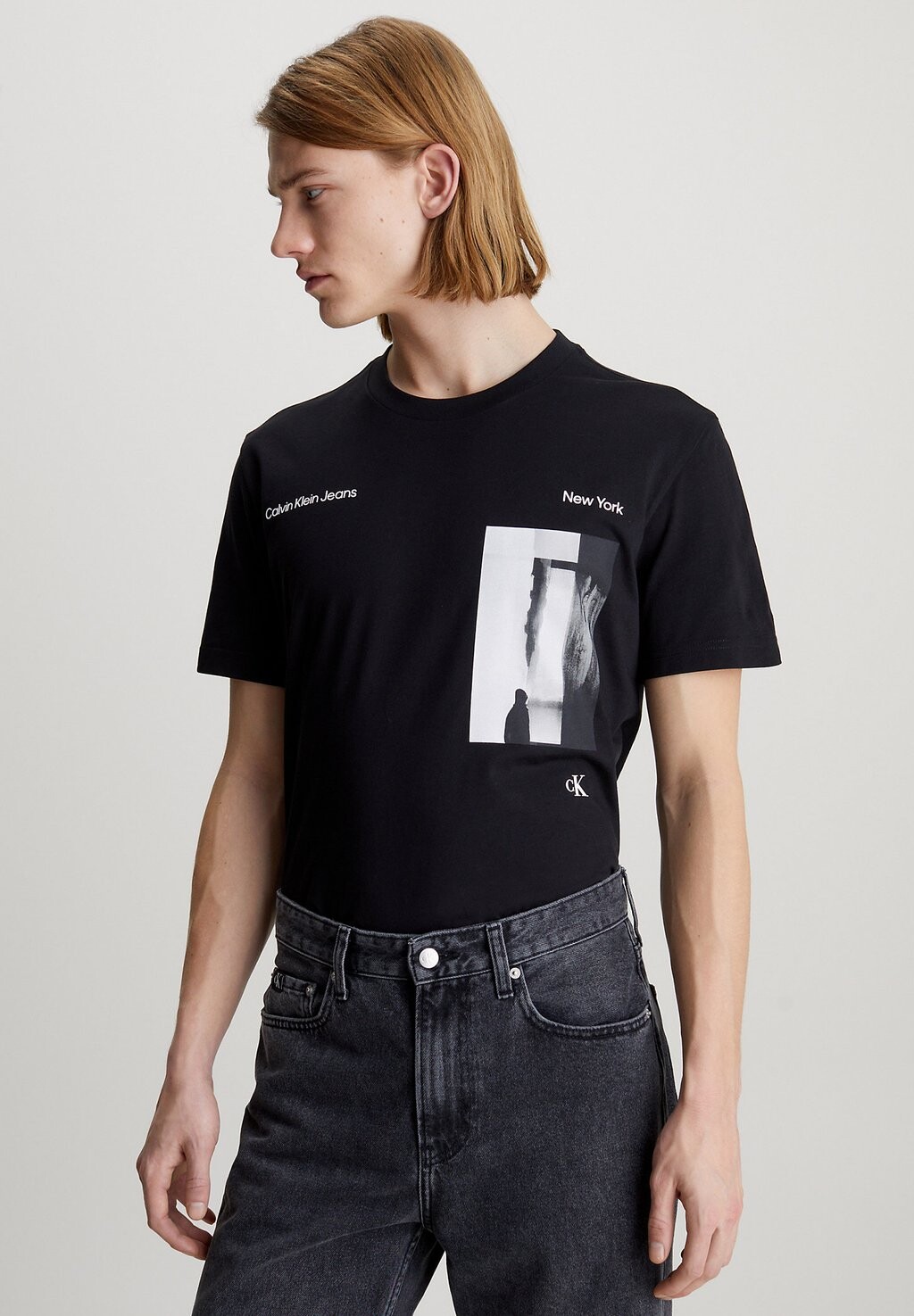 

Футболка с принтом Calvin Klein Jeans, черный