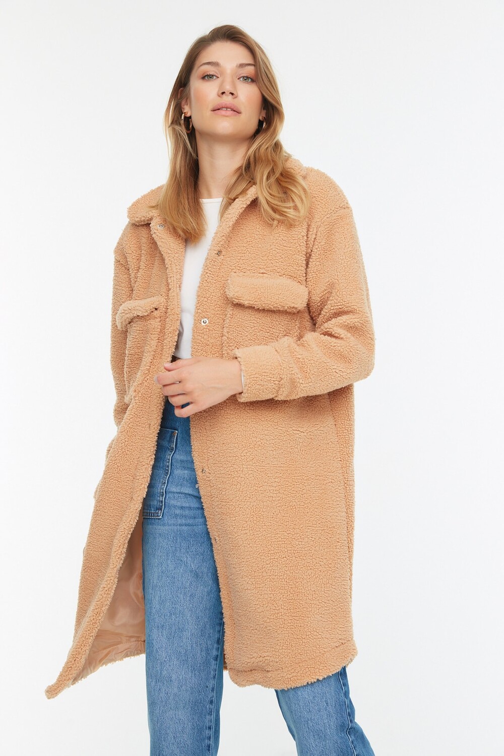 

Плюшевое пальто с карманами и застежкой верблюжьего цвета Trendyol Modest, коричневый