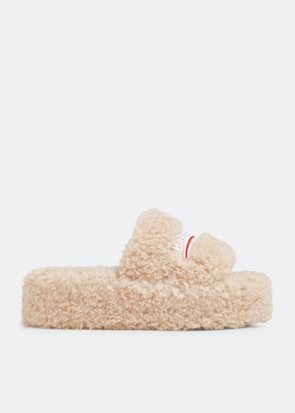 цена Сандалии Balenciaga Furry Platform Slide, бежевый