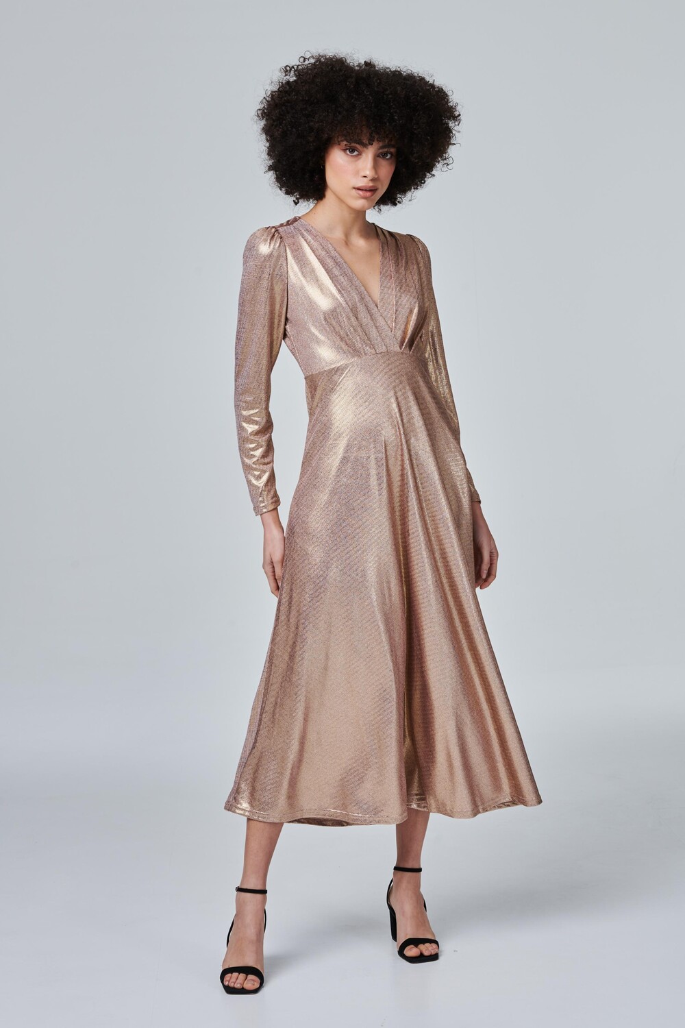 Платье макси с длинными рукавами металлик Izabel London, цвет metallics платье макси с эффектом металлик afek плиссе sabina musáyev цвет sandstone