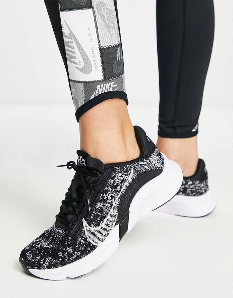 

Черно-белые кроссовки Nike SuperRep Go 3 Flyknit
