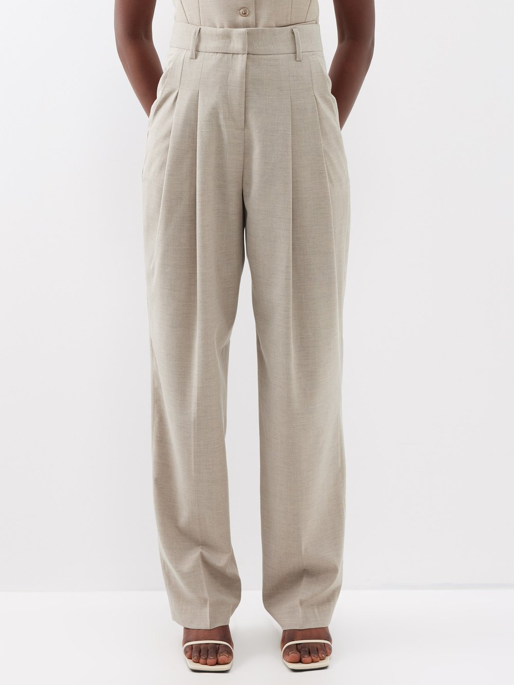 Узкие брюки gelso со складками The Frankie Shop, бежевый серый пиджак gelso the frankie shop