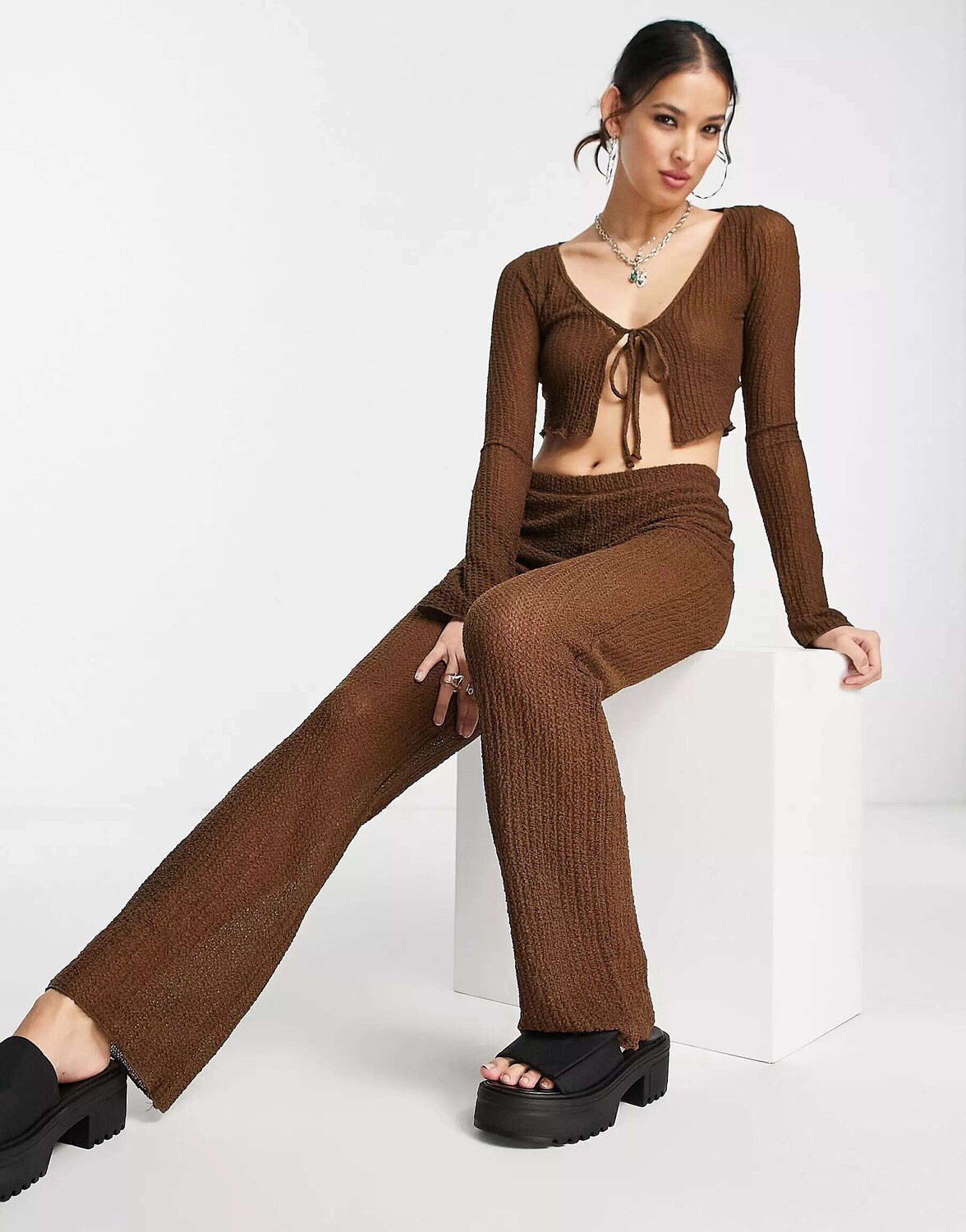 

Коричневые однотонные брюки прямого кроя Pull&Bear, Коричневый